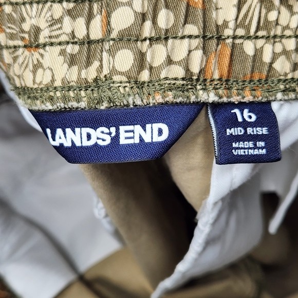 Lands’ In Woman’s Casual Floral Pull-On Plus Size Shorts Size 16 - Picture 3 of 5